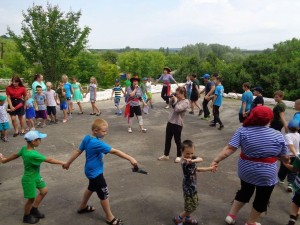 Игровая программа «Вместе весело шагать»