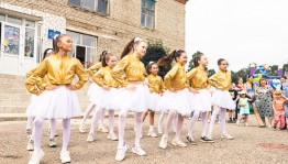 Спортивный праздник «Здоров будешь - все добудешь!»