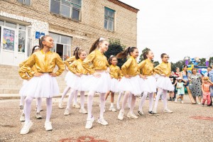 Спортивный праздник «Здоров будешь - все добудешь!»