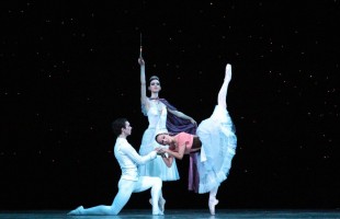 Башкирский театр оперы и балета приглашает зрителей на новогодние спектакли