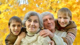 Фотовыставка « Хорошо нам рядышком с дедушкой и бабушкой»