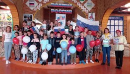 Познавательный час «Вместе мы - большая сила, вместе мы - страна Россия»