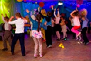 Развлекательная программа«Танцуют все»