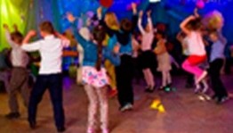 Развлекательная программа«Танцуют все»