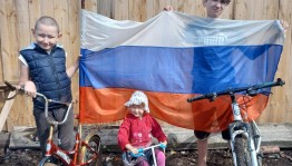 Творческий патриотический час «Российский флаг – Петра творенья»