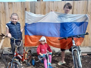 Творческий патриотический час «Российский флаг – Петра творенья»