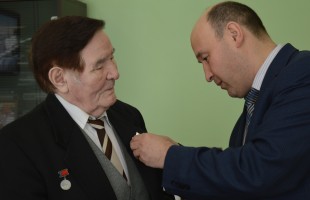 Заслуженному артисту Башкирской АССР Гумеру Абдульманову вручили Орден Салавата Юлаева