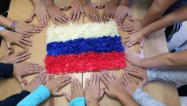 «Гордо взвейся над страной,флаг Российский наш родной»