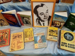 «Художник–романтик А.Бикчентаев» книжная выставка