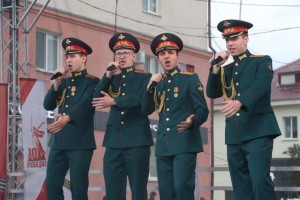 Артисты ансамбля песни и пляски ЦВО провели финальный концерт в Уфе