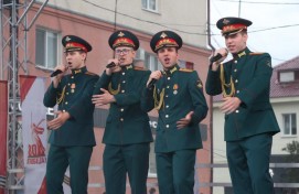 Артисты ансамбля песни и пляски ЦВО провели финальный концерт в Уфе