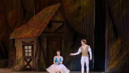 Министр культуры РБ Амина Шафикова поздравила балетную труппу БГТОиБ с присвоением имени Рудольфа Нуреева