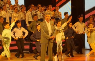 Народный артист Башкортостана Ильдар Гумеров выступил в День Победы с боевыми медалями своего отца