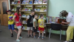 В Центре юношеского чтения Национальной библиотеки им.А.-З.Валиди РБ организовали прослушивание сказок “Старая пластинка”