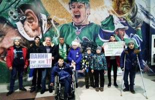 Артисты и сотрудники СГТКО организовали благотворительную акцию «Хоккей-детям»