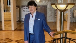 Ко Дню Артиста в Башдраме установили бюст Фидана Гафарова