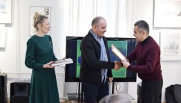 В Салавате открылась выставка художника Джамиля Ахметгалиева