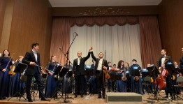 Сегодня на концерте Национального симфонического оркестра РБ выступал виртуозный скрипач Гайк Казазян