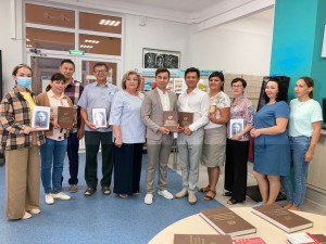 Всемирный курултай башкир передал Нацбиблиотеке РБ новые справочники о шаймуратовцах