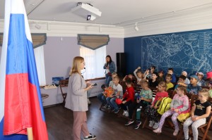 В Музее полярников имени Валериана Альбанова прошла акция «Флаг России»