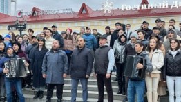 A flash mob was held in Ufa in honor of the opening of the monument to Minigali Shaimuratov
