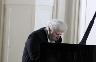 В Башгосфилармонии состоялся концерт известного пианиста Михаила Лидского