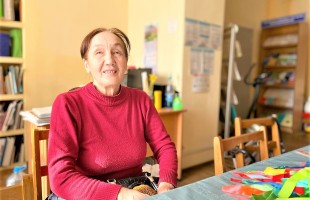 В Башкирской библиотеке для слепых прошел мастер-класс по плетению браслетов дружбы