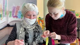 В Башкирской библиотеке для слепых прошел мастер-класс по плетению браслетов дружбы