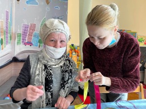 В Башкирской библиотеке для слепых прошел мастер-класс по плетению браслетов дружбы