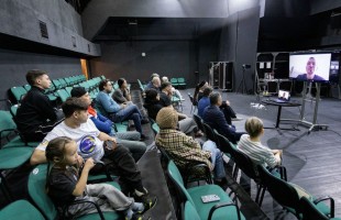 Актёры и творческая команда спектакля «Остаться человеком» встретились с прототипом главного героя