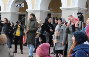 В Уфе прошёл масштабный флешмоб «Башкирский танец со звездой»