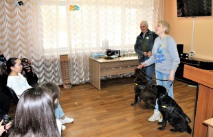 В Башкирской республиканской специальной библиотеке для слепых прошла презентация альбома рельефно-графических рисунков к детской книге Михаила Самарского