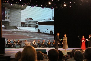 В честь 80-летнего юбилея  ансамблю им. Ф. Гаскарова вручили новый автобус