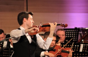 The winner of the II International Violin Competition Vladimir Spivakovis Maria Duenas