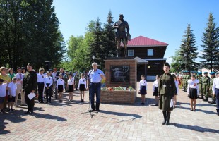 В Илишевском районе открыли памятник легендарному летчику Мусе Гарееву