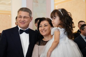 Радий Хабиров обратился к женщинам республики в стихах