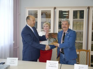 Национальную библиотеку им. А.-З. Валиди РБ посетил замминистра культуры Республики Крым Исмет Заатов