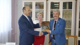Национальную библиотеку им. А.-З. Валиди РБ посетил замминистра культуры Республики Крым Исмет Заатов