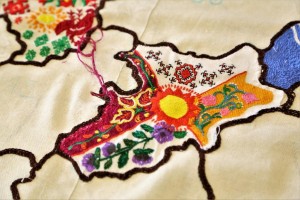 На вышитой карте Нуримановского района отражено единство народов