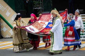 В Уфе на Фестивале национальных культур представили «Ковер дружбы»