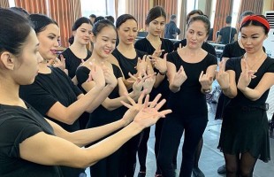 Артисты ансамбля им. Ф. Гаскарова привезут с гастролей новый вьетнамский танец