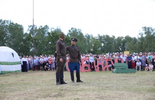 В Илишевском районе открыли памятник легендарному летчику Мусе Гарееву