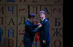 Башкирский писатель Айгиз Баймухаметов награжден медалью Тувинского национального театра