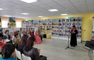 В модельной сельской библиотеке села Верхнеиткулово Ишимбайского района состоялся мастер-класс по основам традиционного ткачества башкир