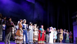 Театр «Русская Песня» Надежды Бабкиной представил в Уфе спектакль «За двумя зайцами»