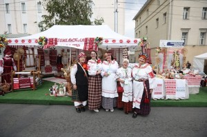 Соломенные куклы и драники из Беларуси на Фестивале национальных культур «Улица дружбы»