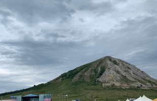 Прямо сейчас у подножия шихана Торатау проходит "Торатау Йыйыны"