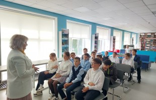 В Наумовской модельной библиотеке провели урок к 195-летию Льва Толстого