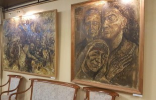В фойе Башдрамтеатра им.М.Гафури экспонируются работы молодой художницы Нажии Загитовой