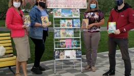 Летний читальный зал «Книга под открытым небом» продолжает свою работу
